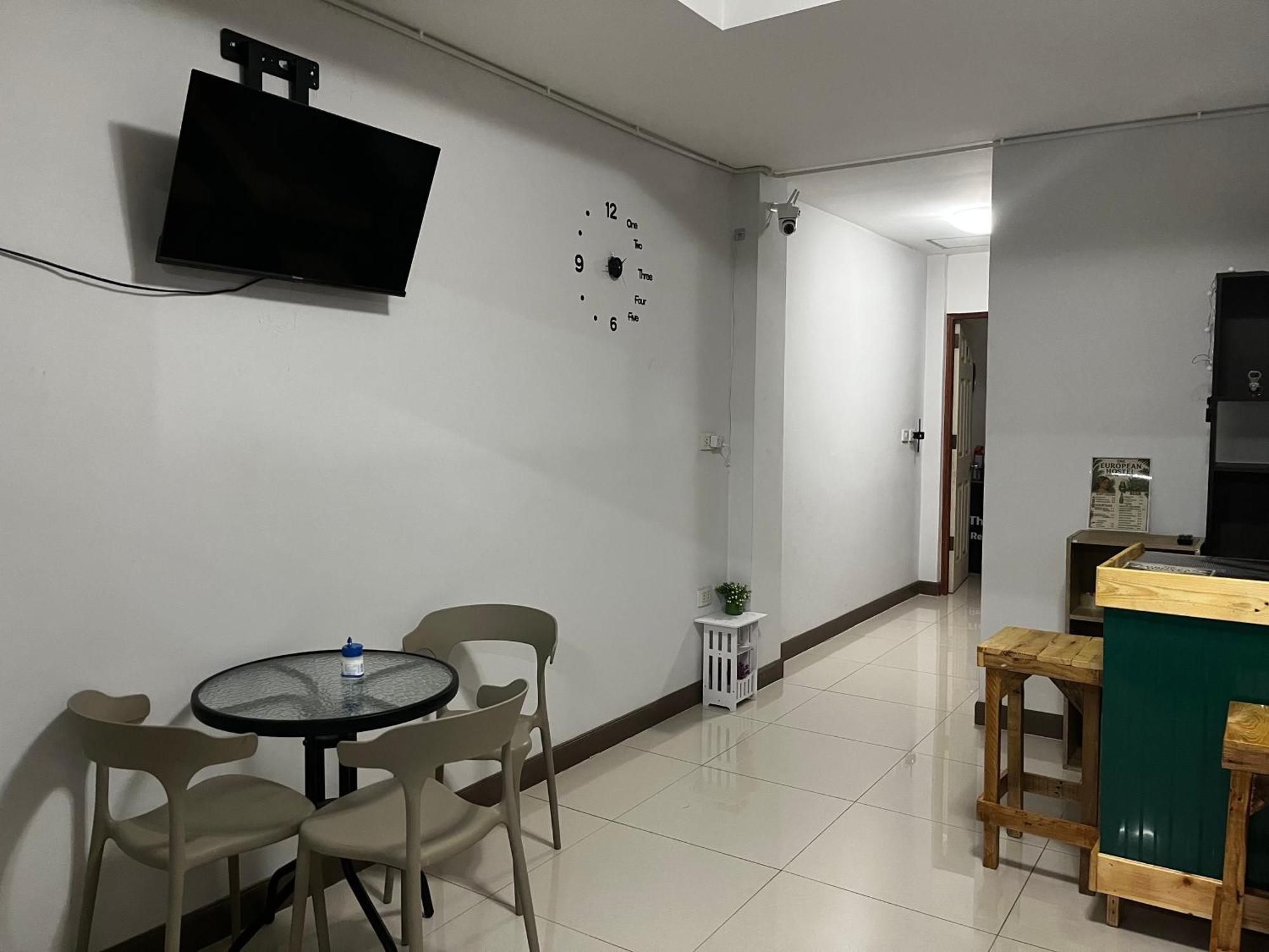 The European House Pattaya Bed & Breakfast Bagian luar foto