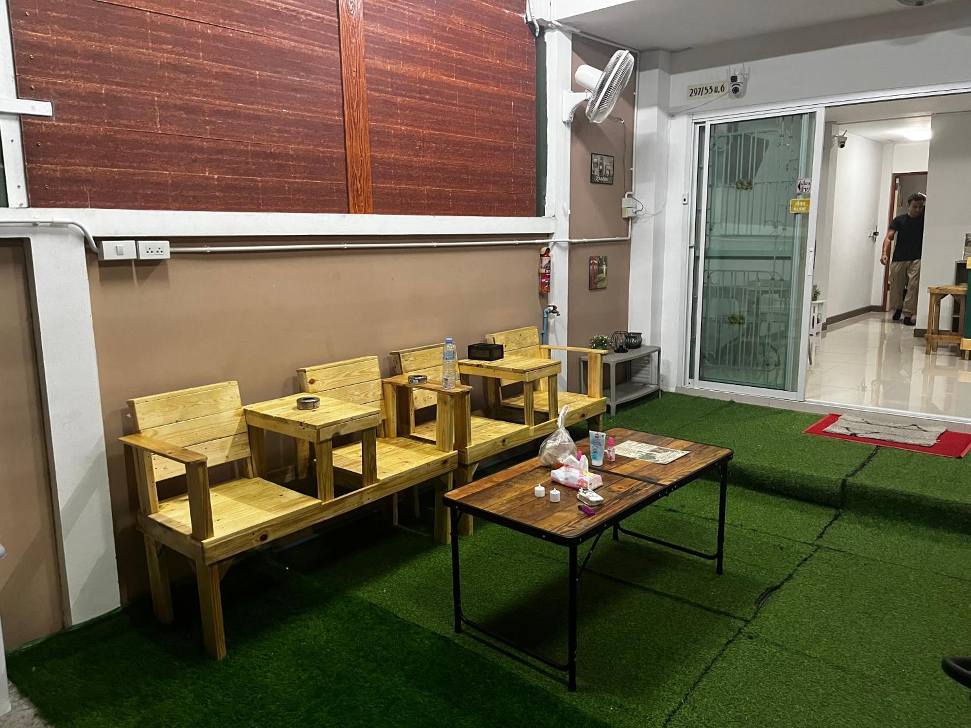 The European House Pattaya Bed & Breakfast Bagian luar foto